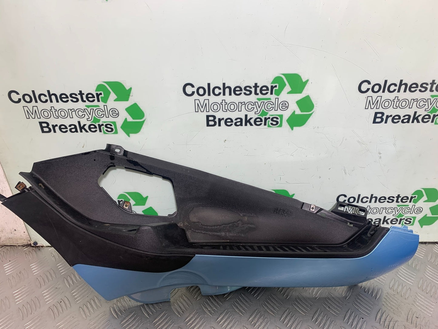 PIAGGIO MP3 250 ie RIGHT FOOTBOARD YEAR 2007 (CMB1307)