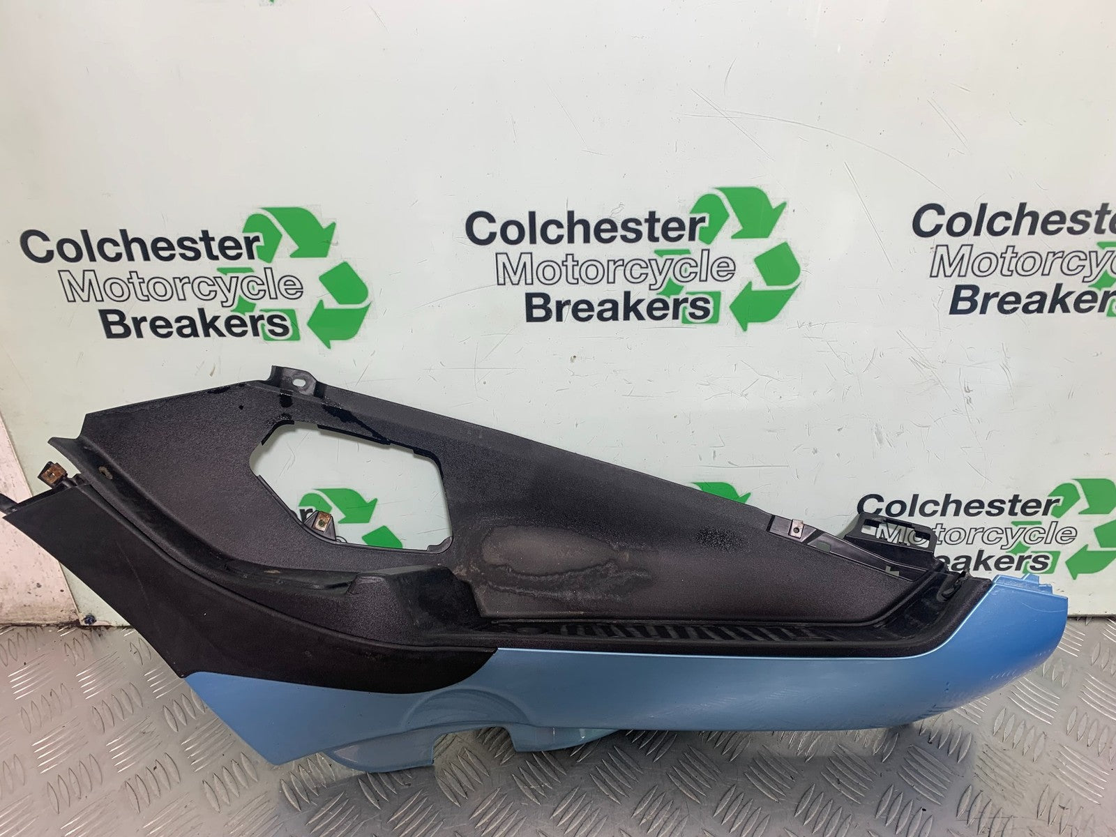 PIAGGIO MP3 250 ie RIGHT FOOTBOARD YEAR 2007 (CMB1307)