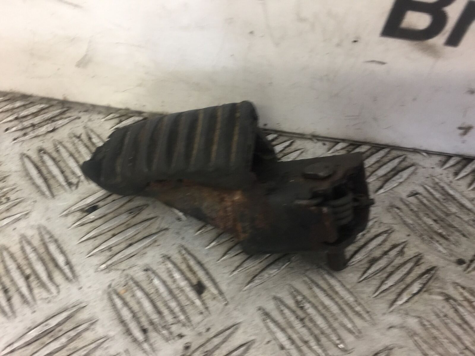 HONDA NX650 NX 650 DOMINATOR LEFT PEG YEAR 2000 (STOCK 354)