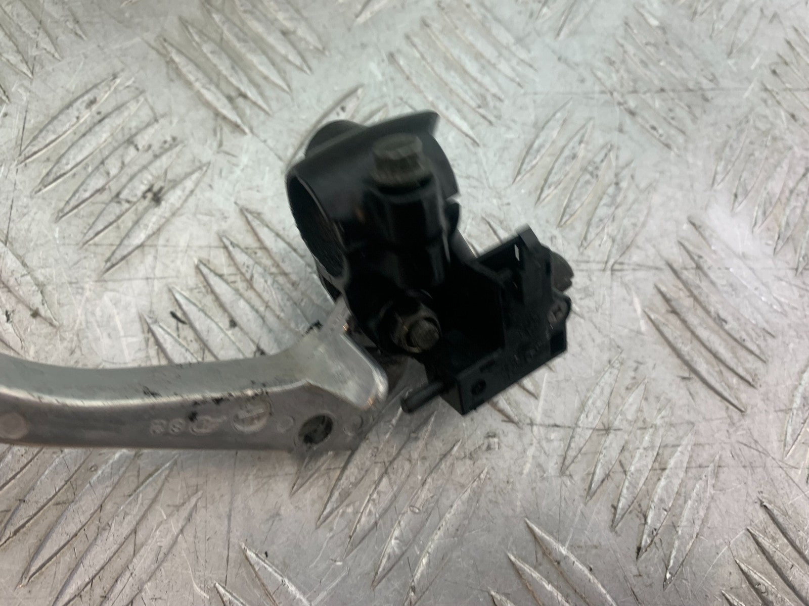 YAMAHA XJ900 XJ 900 DIVERSION CLUTCH LEVER AND BRACKET  YEAR 1994-2002 (CMB1292)