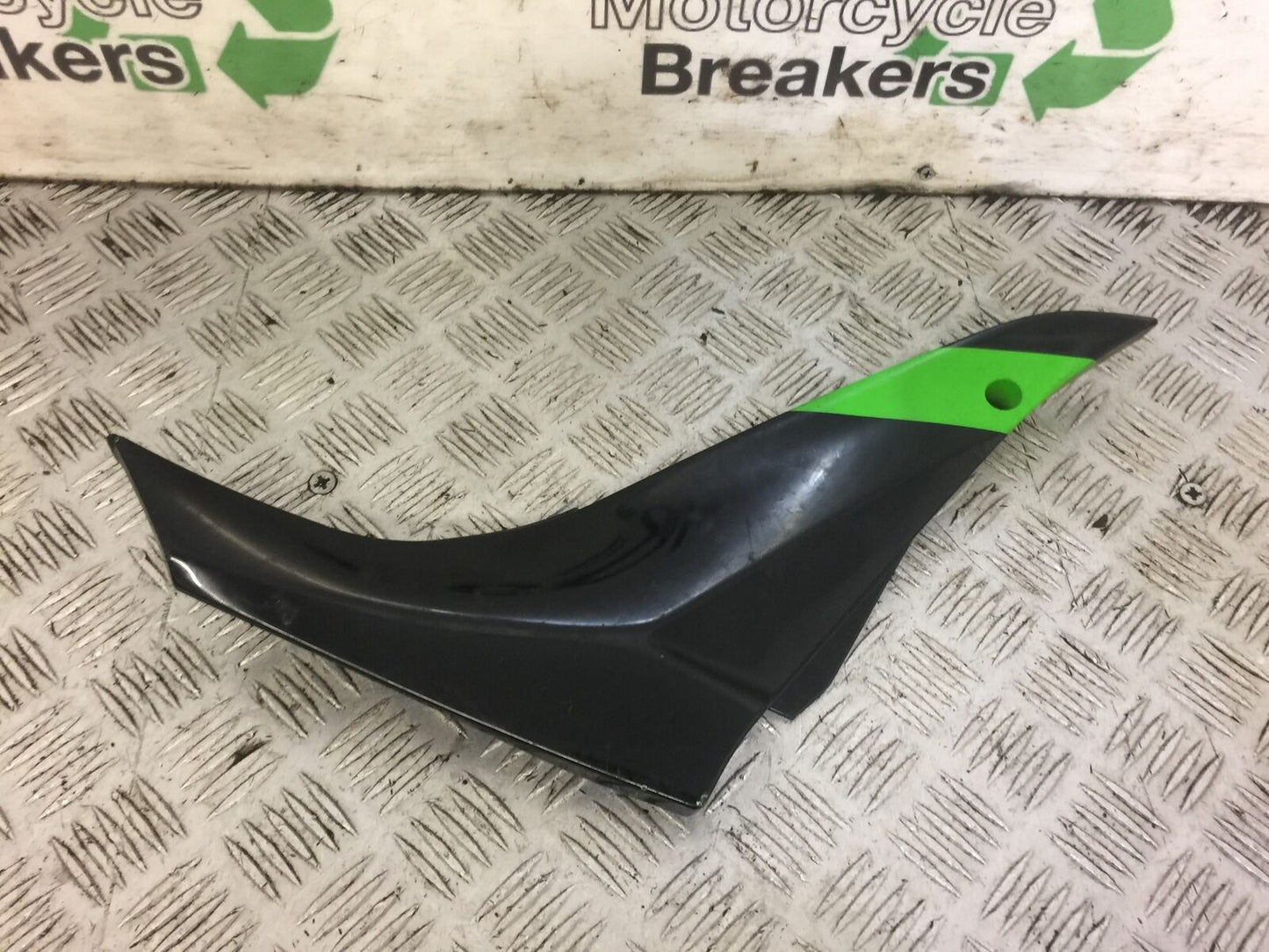 KAWASAKI ZX10R ZX10 R RIGHT SIDE INFILL PANEL   2008-2010 (STOCK 519)
