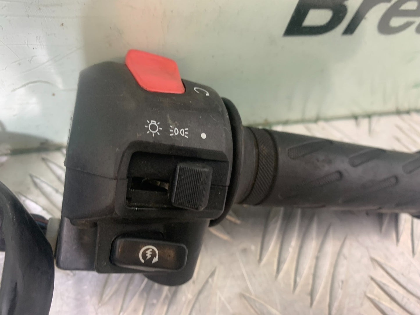 SUZUKI GSX750 INAZUMA RIGHT SWITCH GEAR  YEAR 1998-2003 (CMB1308)