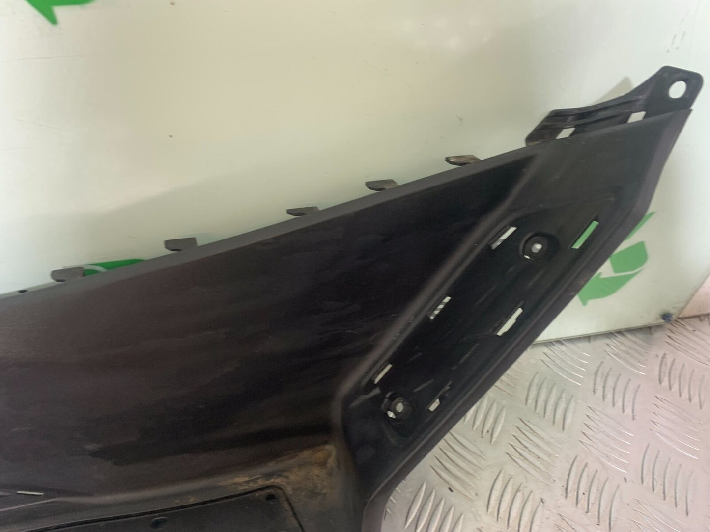 SUZUKI AN400 AN 400 BURGMAN RIGHT FOOTBOARD  YEAR 2017-2024 (CMB1118)