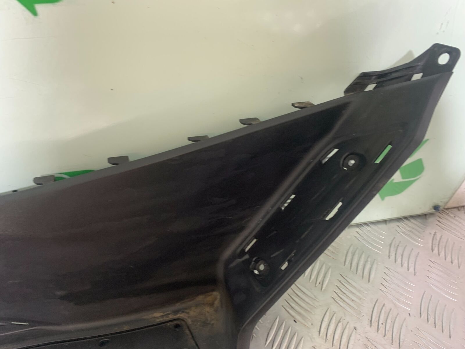 SUZUKI AN400 AN 400 BURGMAN RIGHT FOOTBOARD  YEAR 2017-2024 (CMB1118)