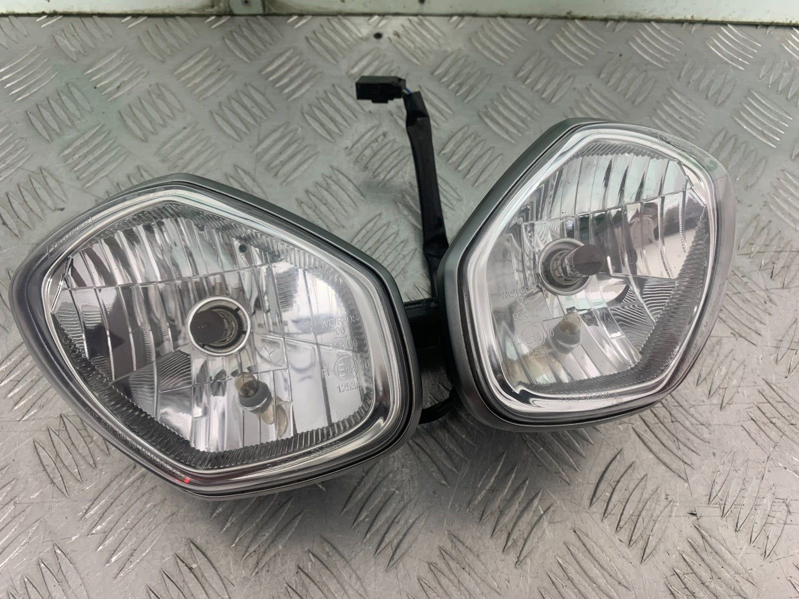 TRIUMPH 675 STREET TRIPLE RX HEADLIGHT   2015- 2017 (CMB1299)