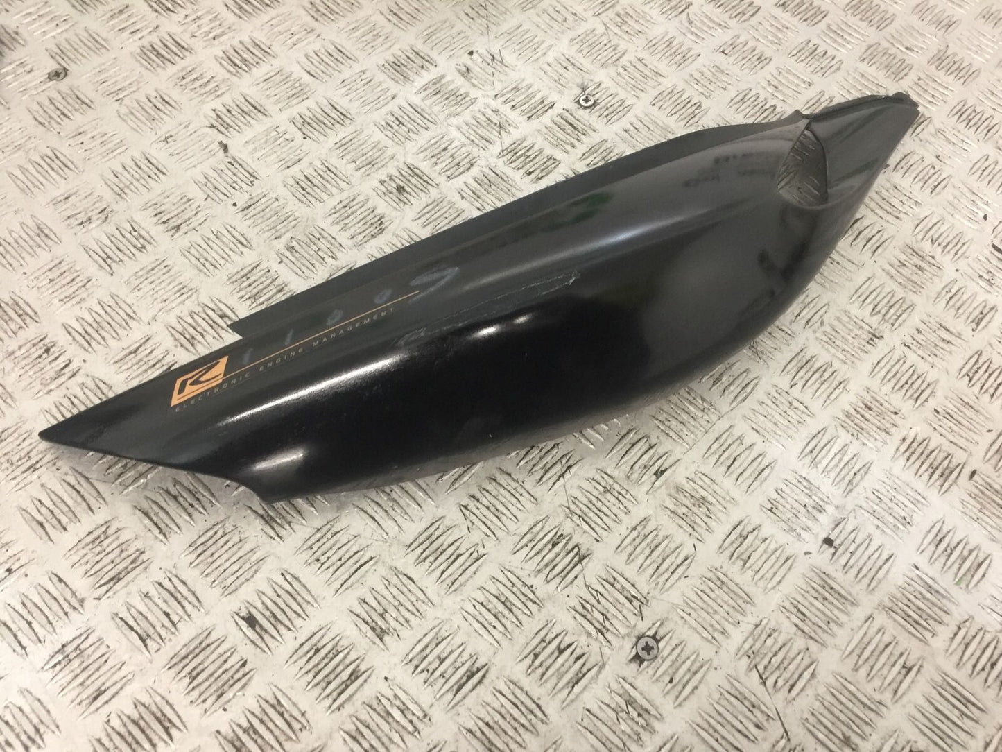 BMW R1100 S R 1100 S RIGHT SEAT PANEL YEAR 1999 (STOCK 797)