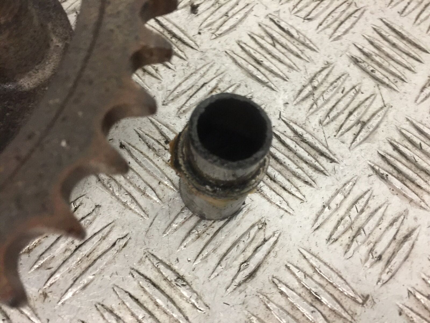 SUZUKI SV650 SV 650 SPROCKET CARRIER YEAR 2004 (STOCK 791)
