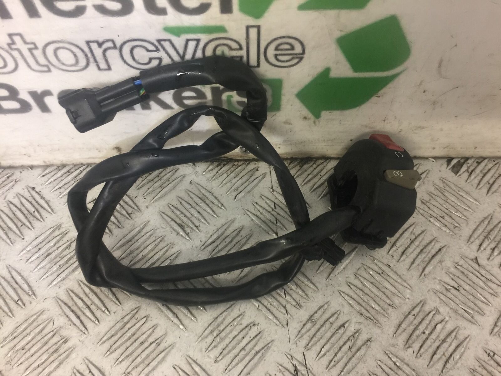 KAWASAKI Z1000 ZR1000 (ABS) RIGHT SWITCH GEAR  YEAR 2015 (STOCK 636)