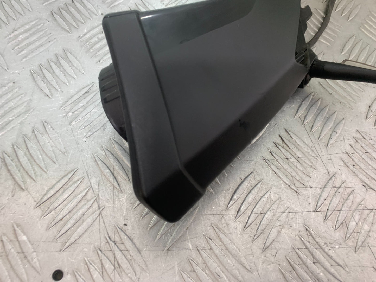 APRILIA TUONO 1000 V4R RIGHT AIR TUBE AND INDICATOR YEAR 2011-13  (CMB1331)