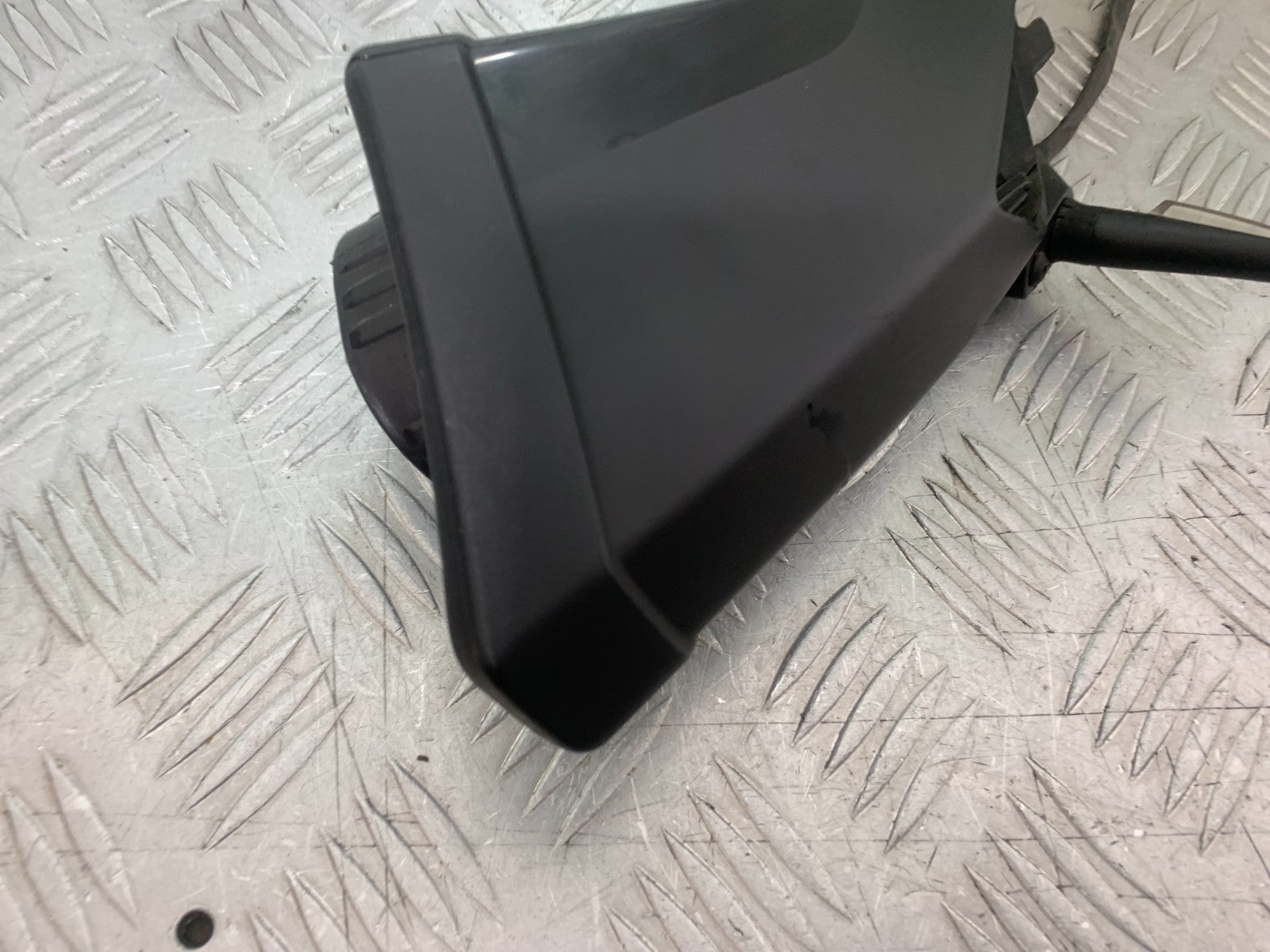 APRILIA TUONO 1000 V4R RIGHT AIR TUBE AND INDICATOR YEAR 2011-13  (CMB1331)