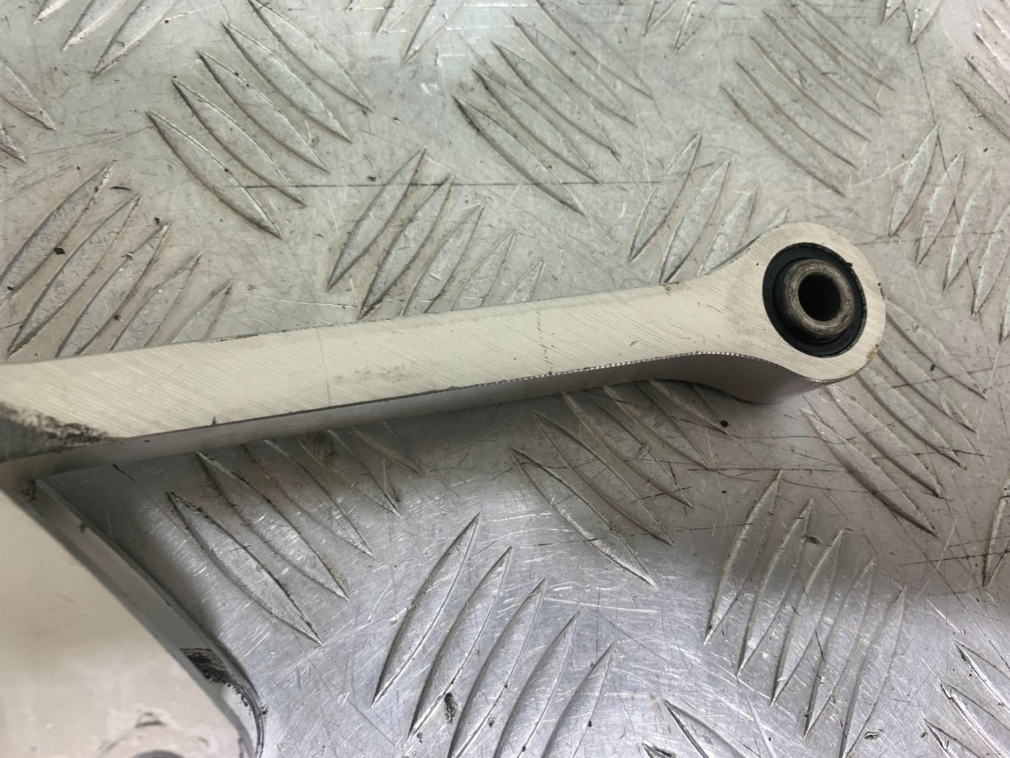 YAMAHA YZF R1 14 B BIG BANG REAR SHOCK LINKAGE   2009-14 (CMB1175)