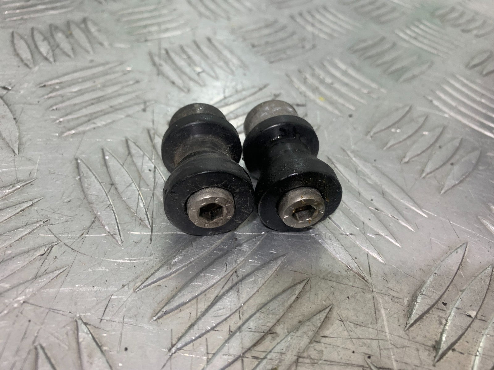SUZUKI GSXR750 GSXR 750 K4 K5 SWINGARM BOBBINS   2004-2005 (CMB1319)