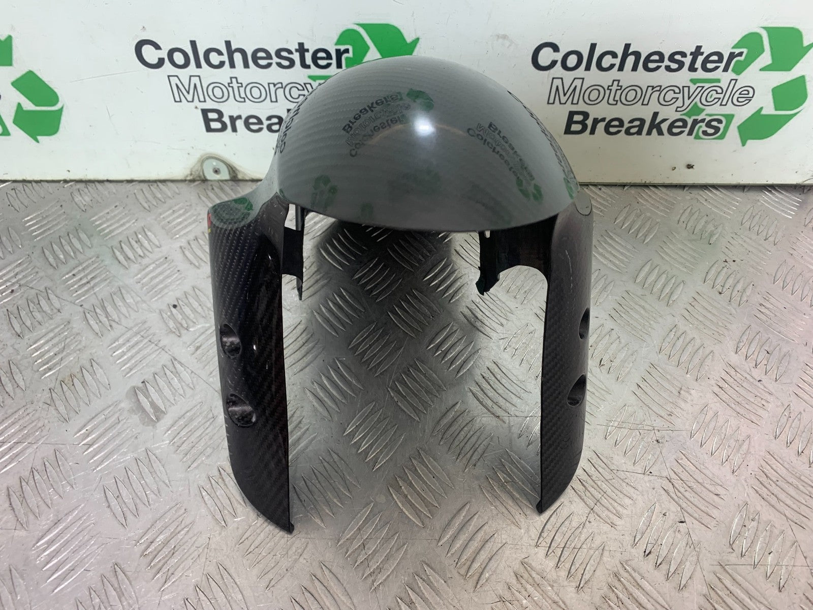 YAMAHA YZF R1 14 B BIG BANG CARBON FRONT MUDGUARD   2009-14 (CMB1175)
