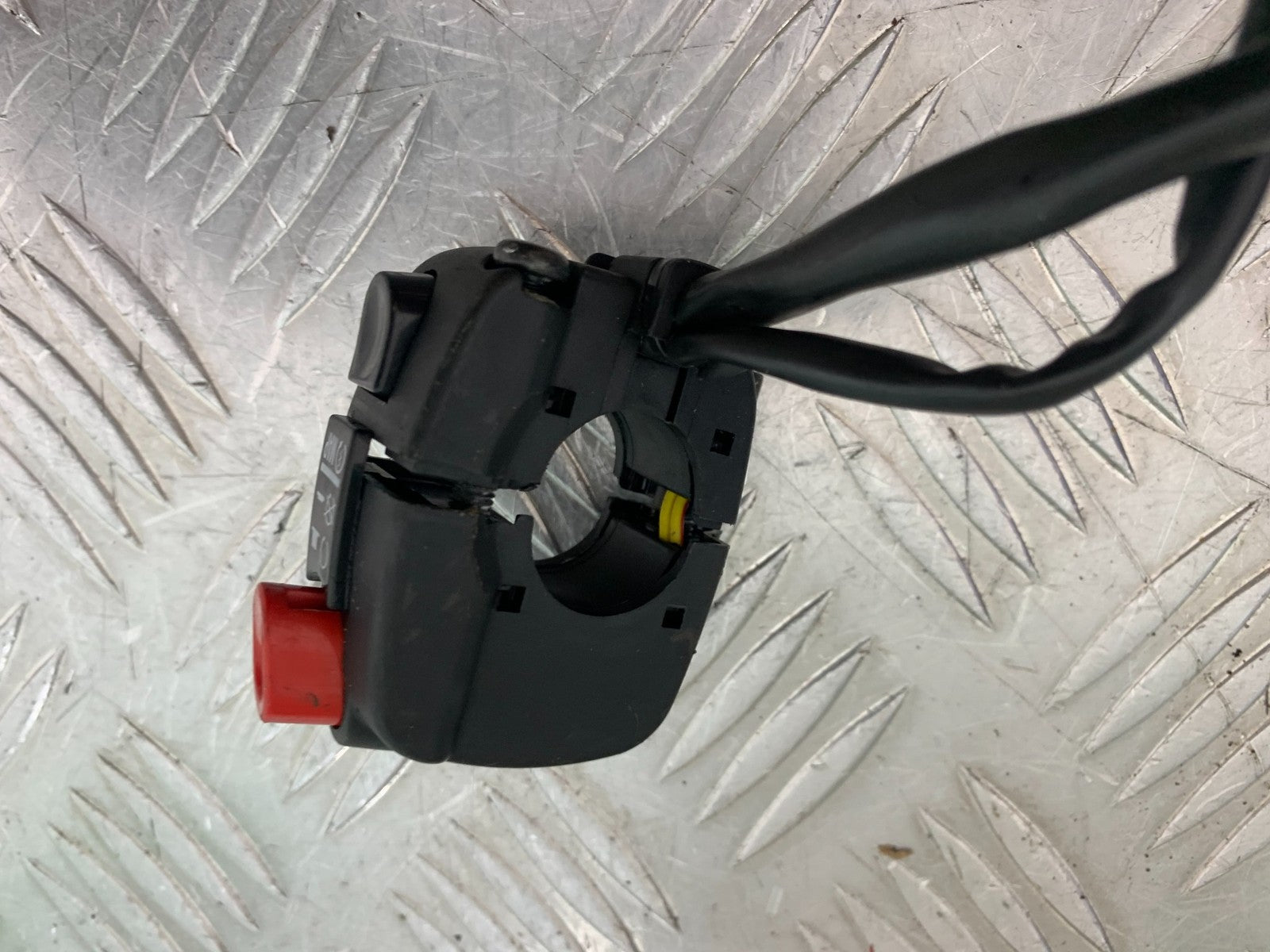 MV AGUSTA 800 F3 RIGHT SWITCH GEAR  YEAR 2017-2019 (CMB1227)