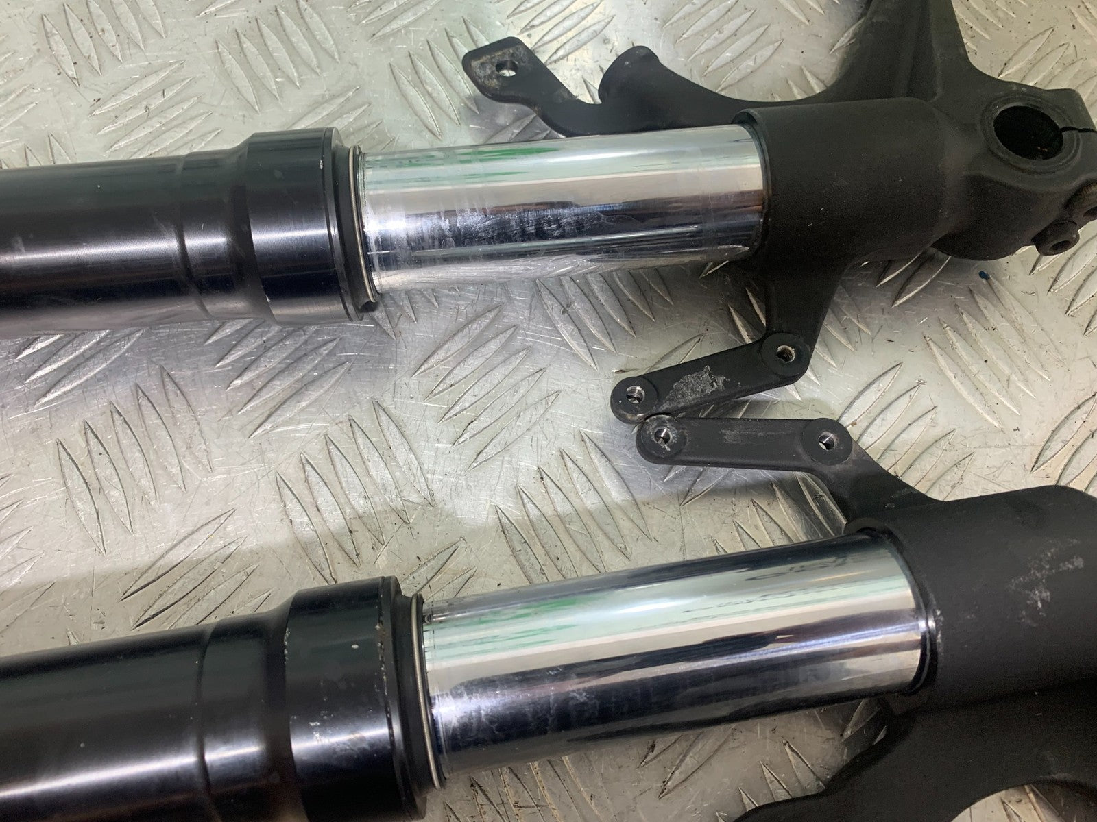 YAMAHA YZF R1 14 B BIG BANG FORKS  2009-14 (CMB1175)