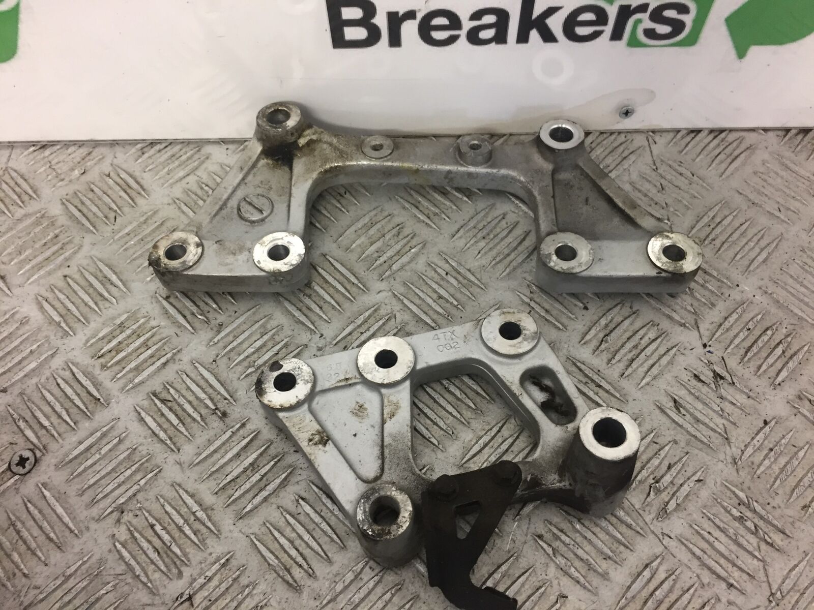 YAMAHA TDM850 TDM 850 ENGINE BRACKETS   YEAR 1996