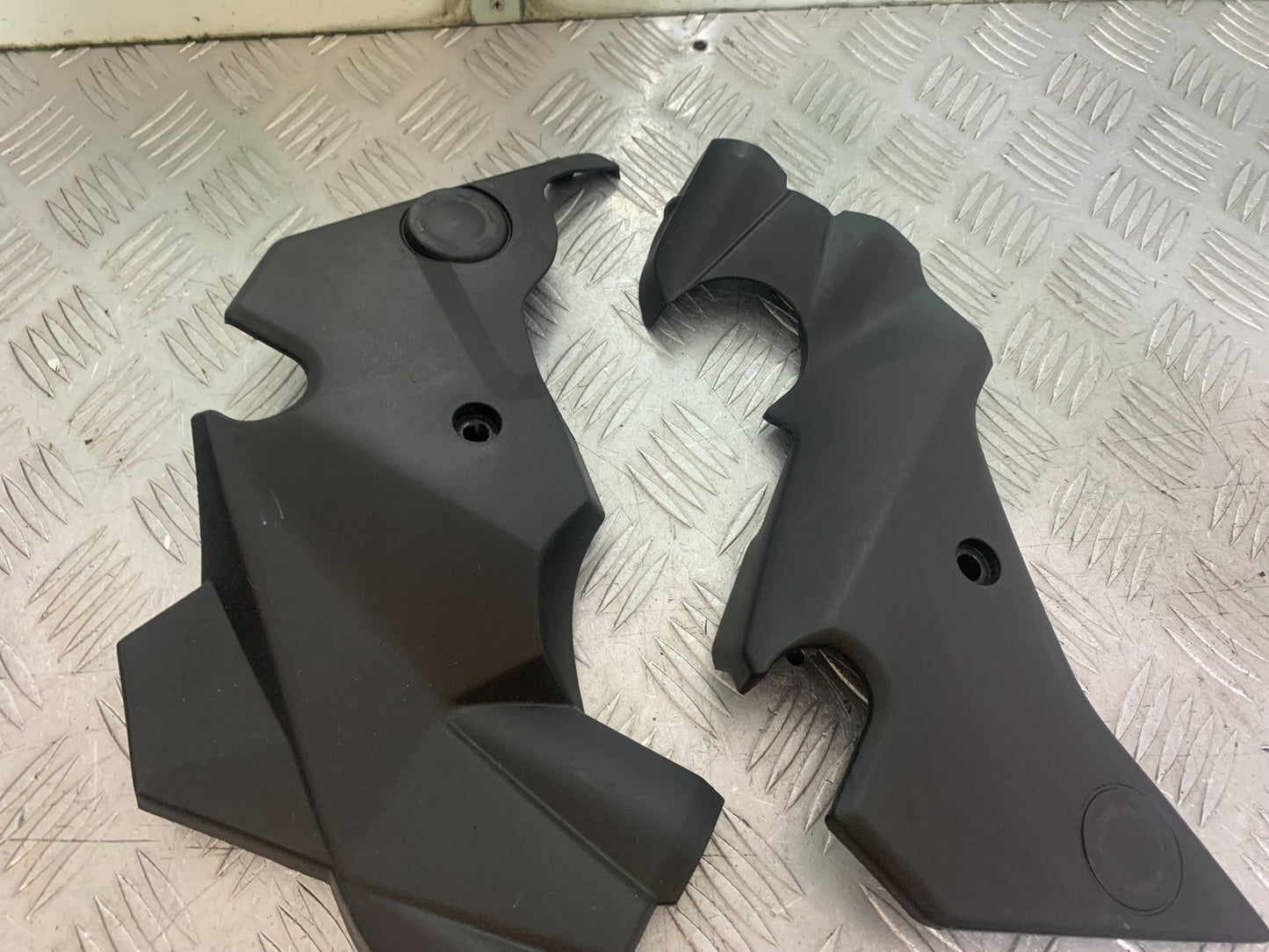 KAWASAKI ER6 N LEFT AND RIGHT FRAME COVERS   YEAR 2012-2017 (CMB1324)
