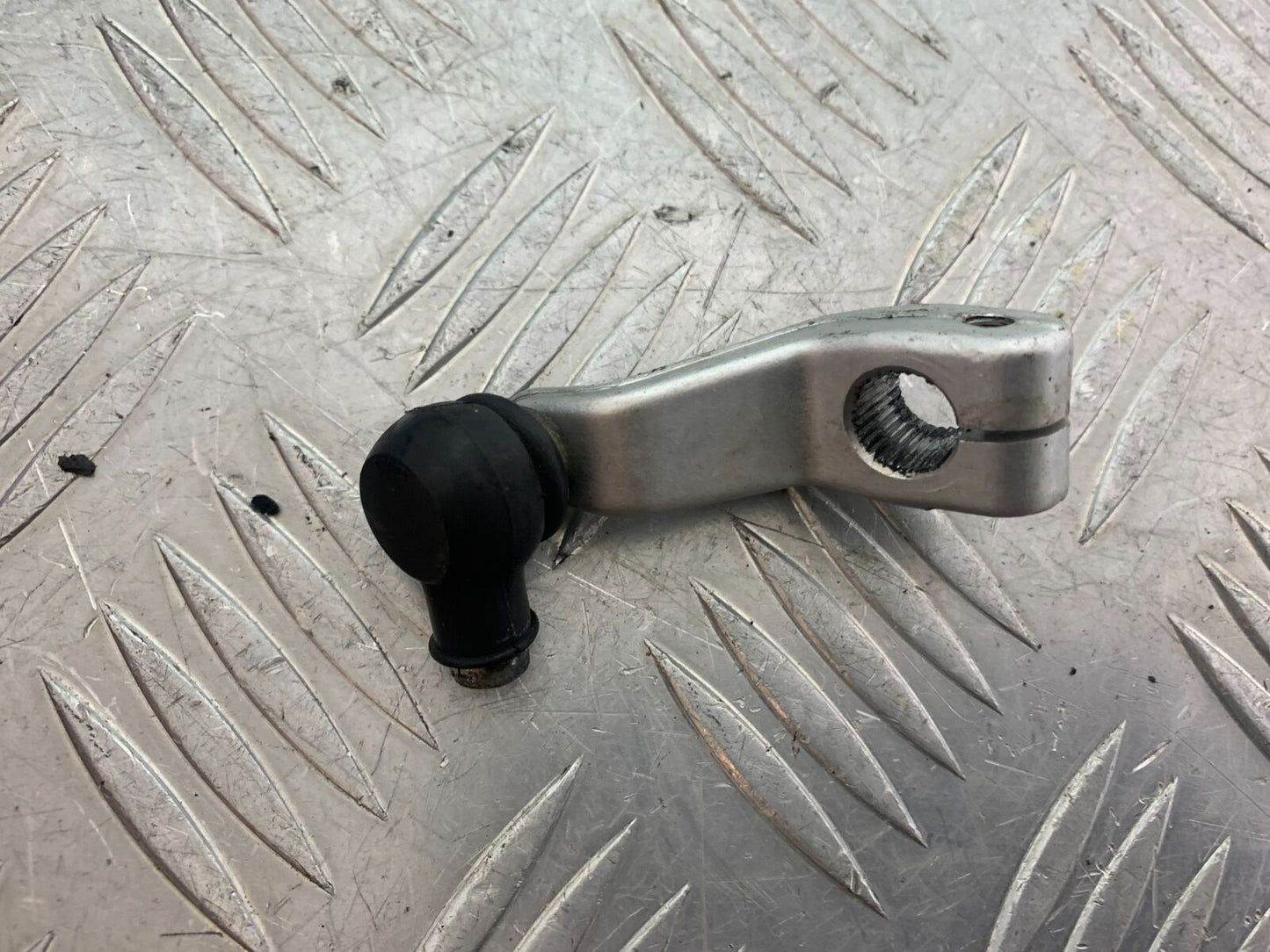 TRIUMPH 955i SPRINT ST GEAR LEVER ARM   YEAR 1999-2004 (CMB1124)