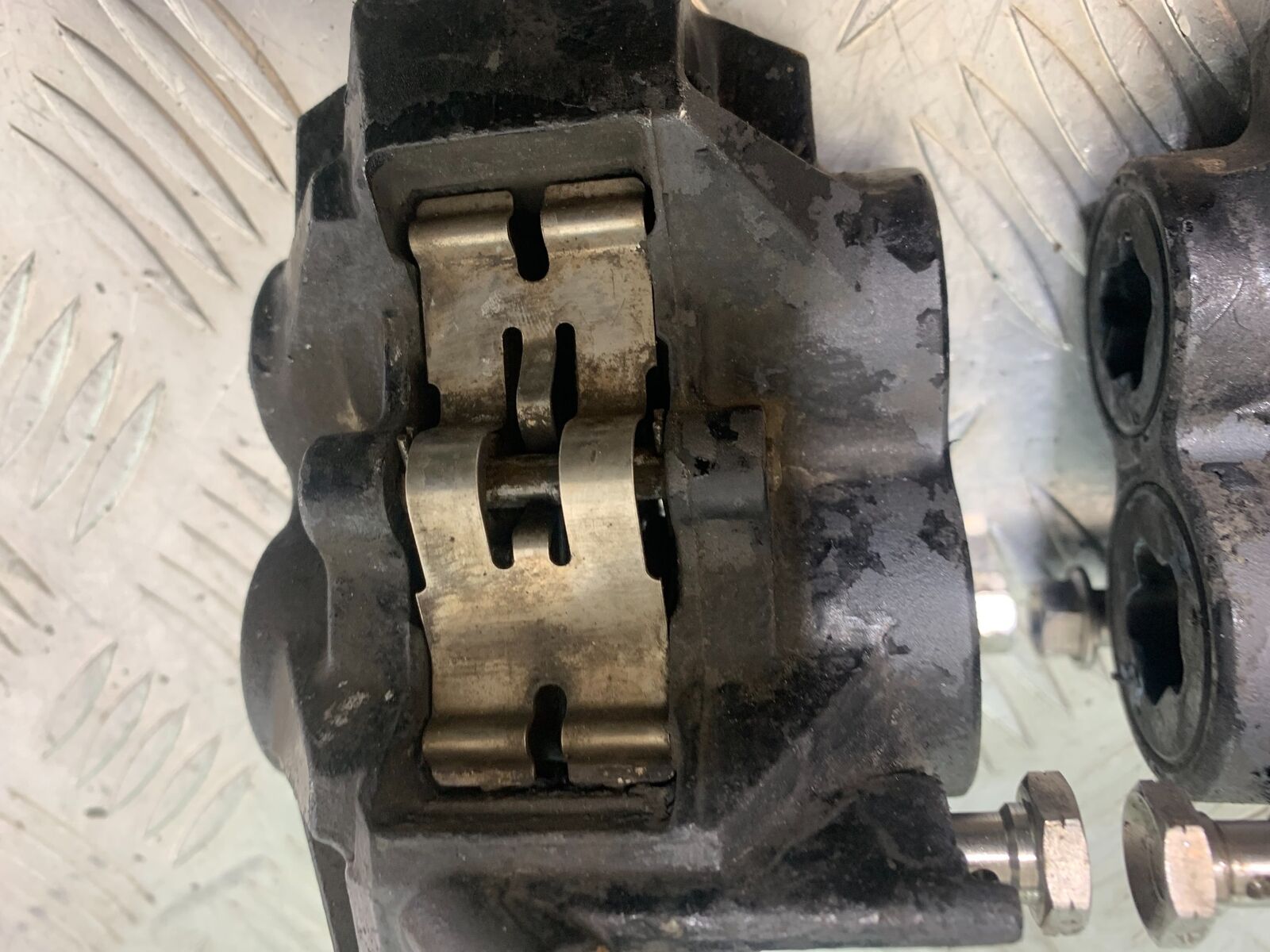 YAMAHA XJR1300 XJR 1300 FRONT BRAKE CALIPERS YEAR 1999-2003 (CMB1119)