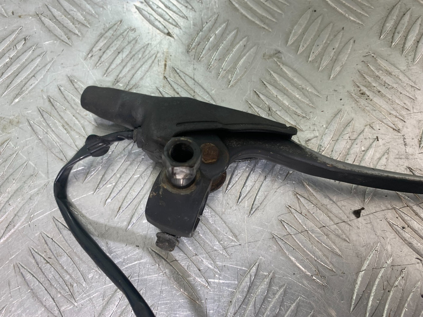 HONDA CG125 CG 125 FRONT BRAKE LEVER AND BRACKET YEAR 1998-2000 (CMB1282)