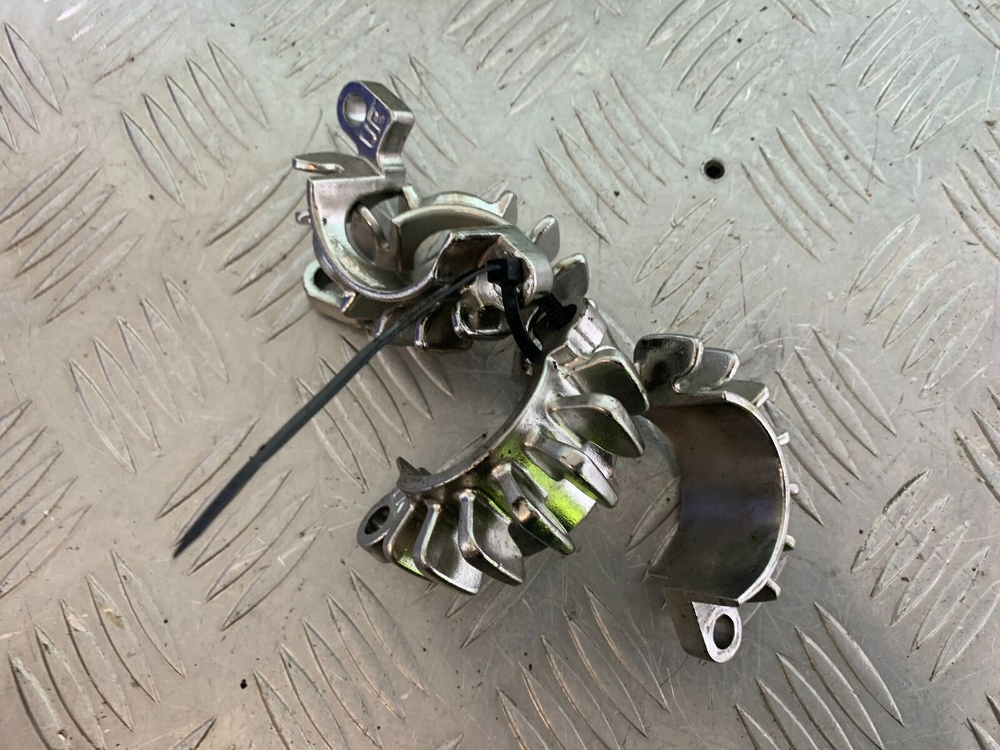TRIUMPH BONNEVILLE T100 EXHAUST CLAMPS  YEAR 2017-2021 (CMB1084)