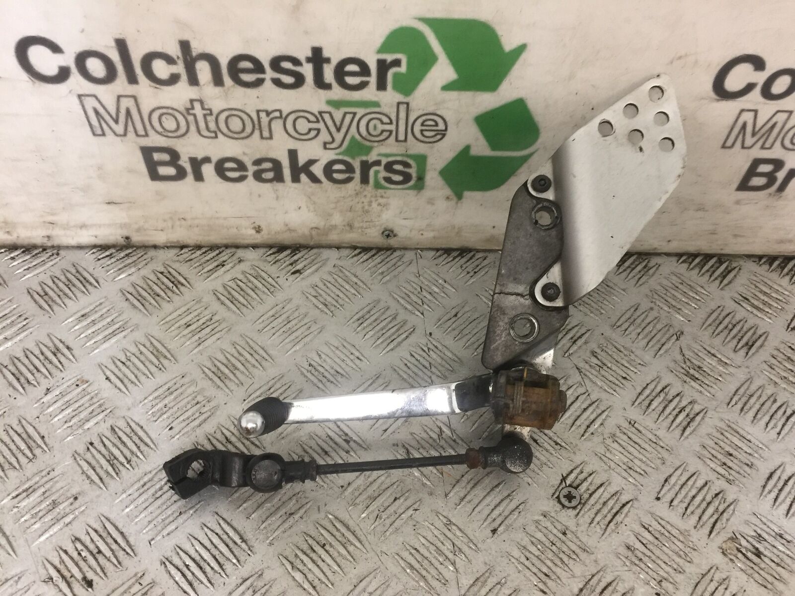 KAWASAKI ZRX1100 ZRX 1100 FRONT LEFT HANGER  YEAR 1997-2001 (STOCK 808)