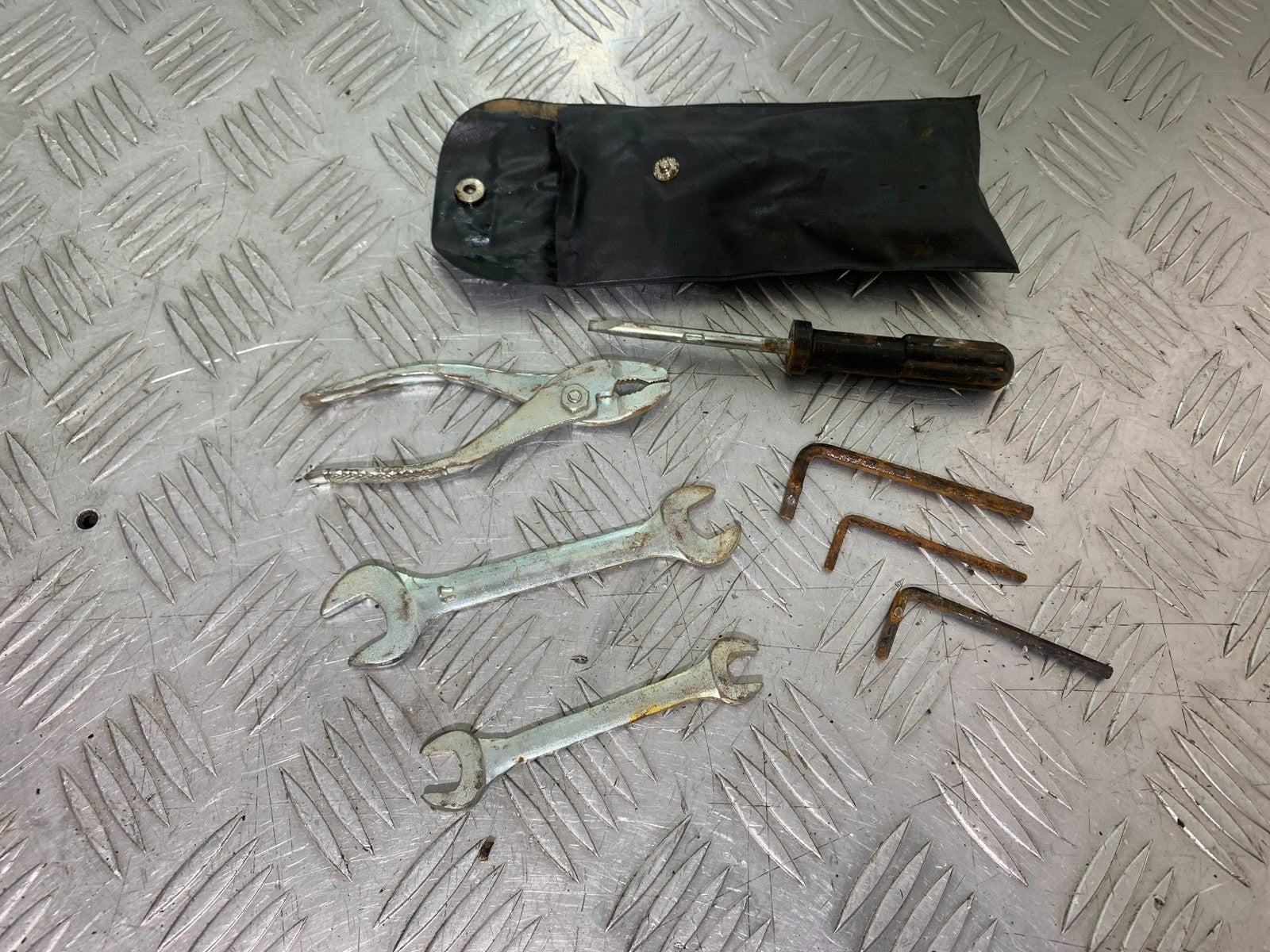 YAMAHA XVS 1300 MIDNIGHT STAR TOOL KIT  YEAR 2007-16 (CMB1200)