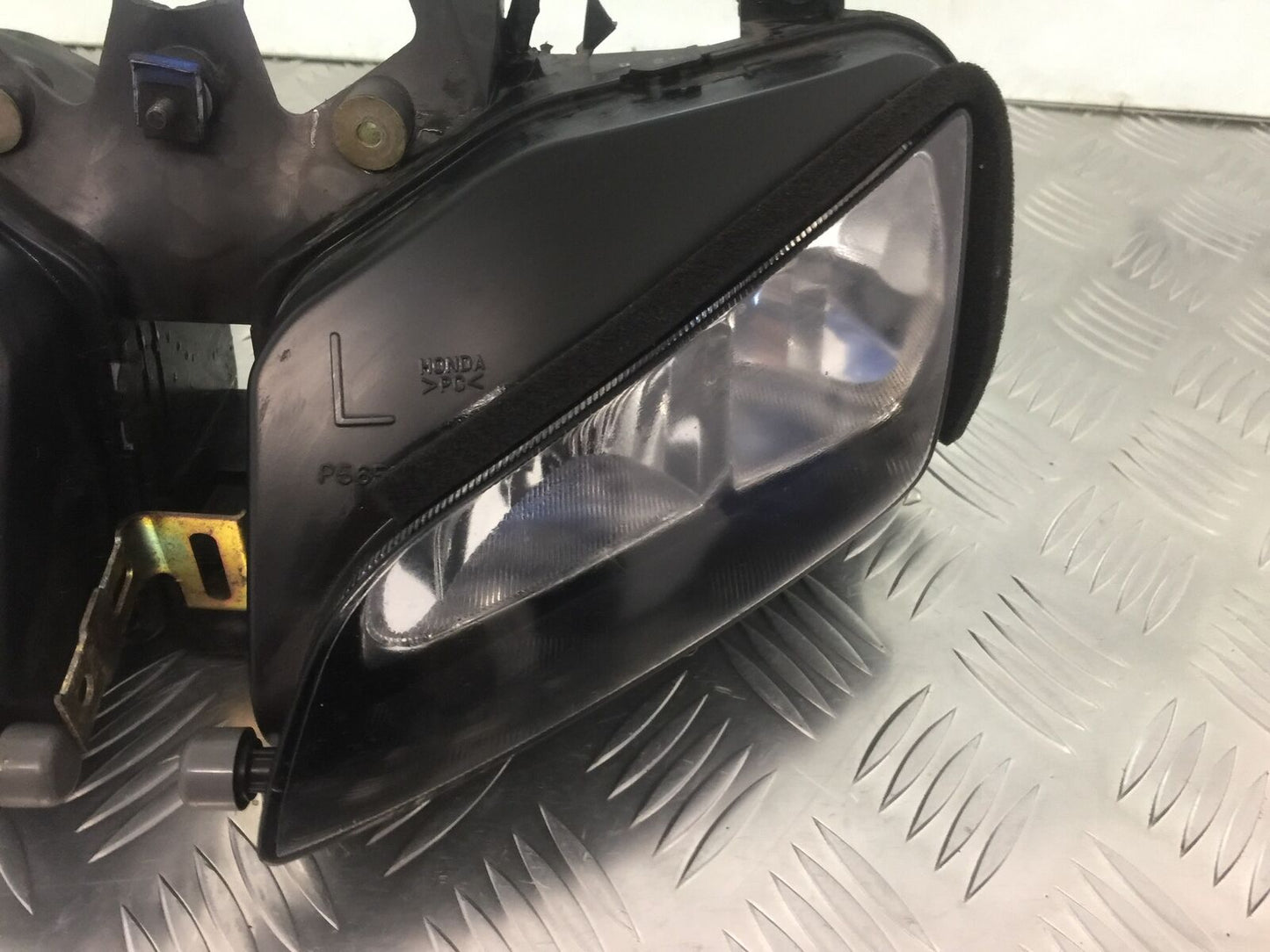 HONDA CBR600 RR HEADLIGHT (DAMAGED)  YEAR 2005-2006 (STOCK 933)