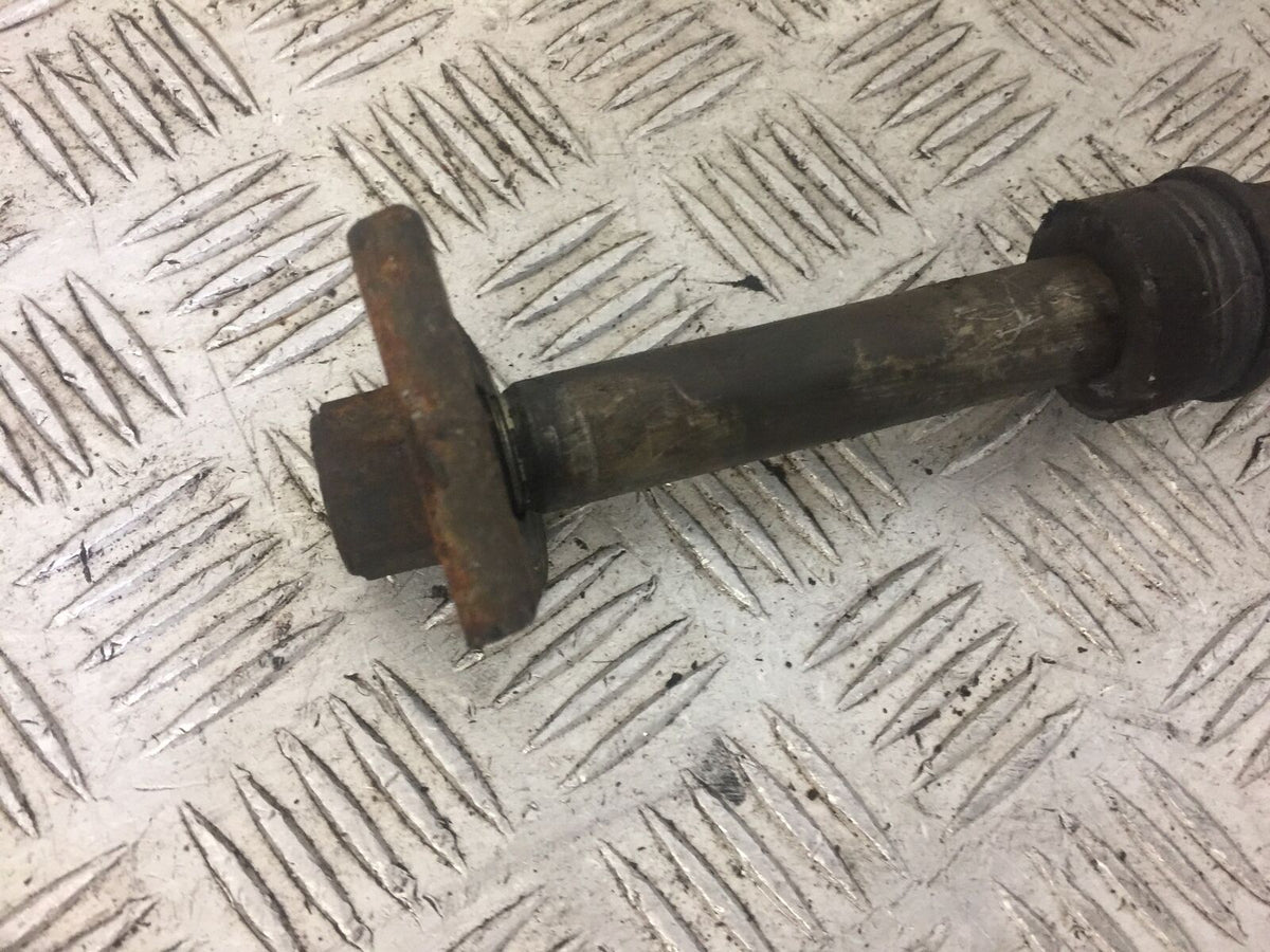 SUZUKI GSF650 GSF 650 BANDIT REAR WHEEL SPINDLE YEAR 2005 (STOCK 651)
