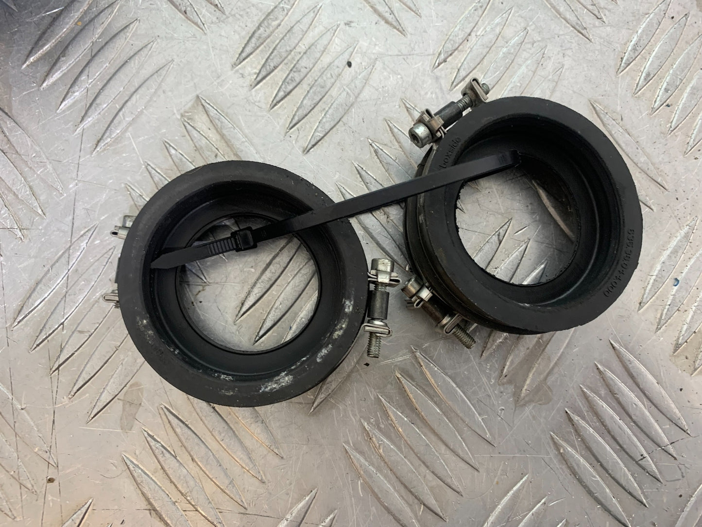 KTM 790 DUKE THROTTLE BODY RUBBERS   YEAR 2018-2021  (CMB11150)