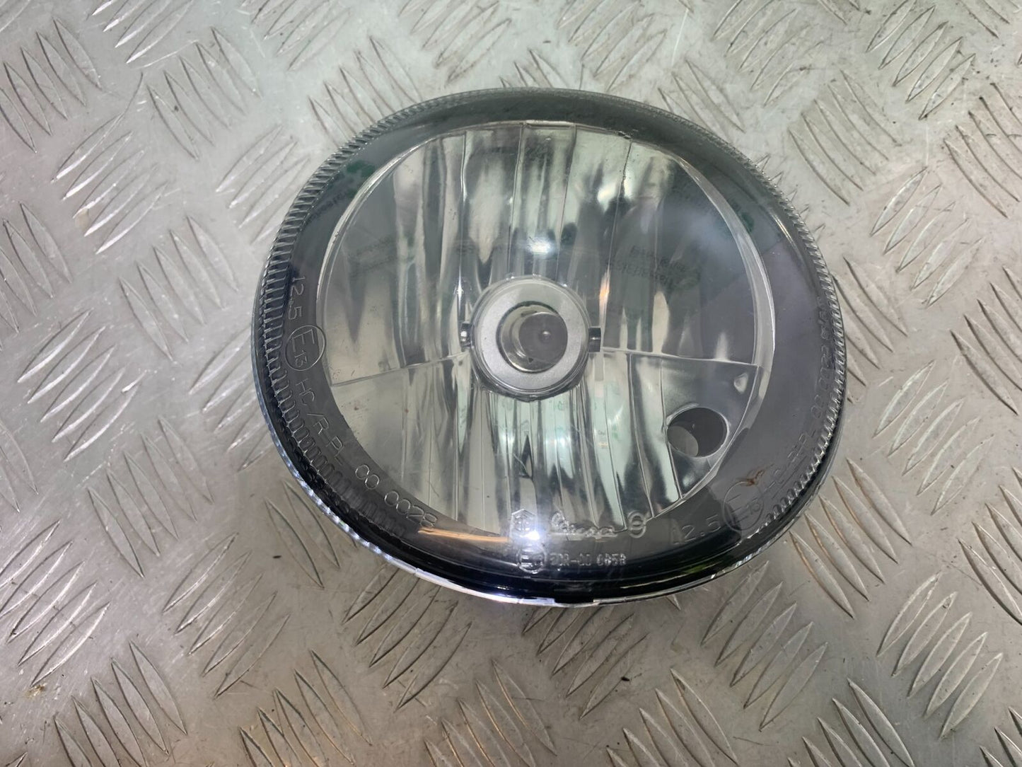 PIAGGIO VESPA GTS 300 HEADLIGHT  YEAR 2010 (CMB1062)