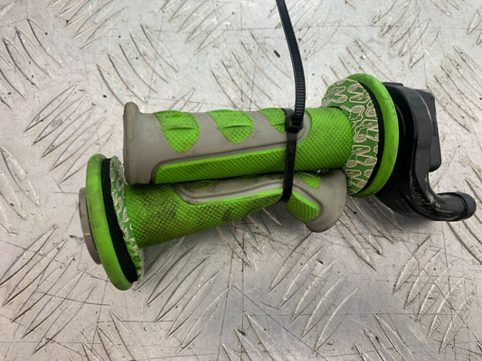 KAWASAKI KXF450 KXF 450 THROTTLE AND GRIPS   YEAR 2013 CMB1217)