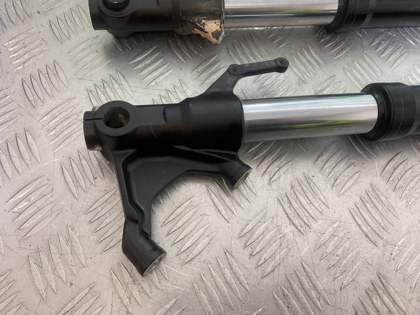 YAMAHA YZF R7 FORKS (DAMAGED) YEAR 2022-2025 (CMB1255)