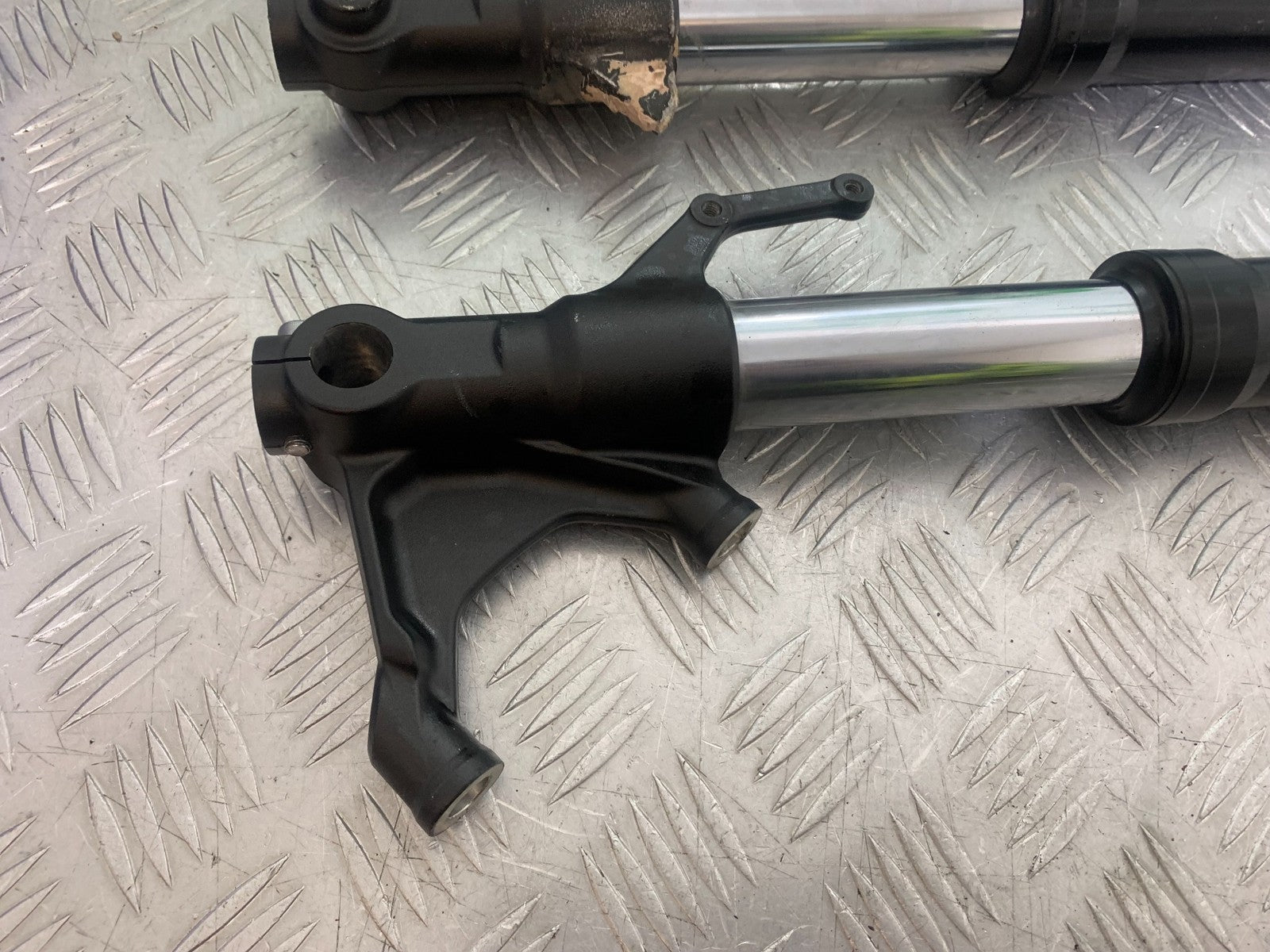YAMAHA YZF R7 FORKS (DAMAGED) YEAR 2022-2025 (CMB1255)