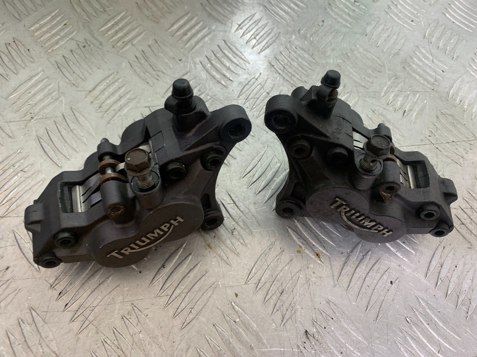 TRIUMPH TROPHY 900 FRONT BRAKE CALIPERS   YEAR 1991-95 (CMB1251)