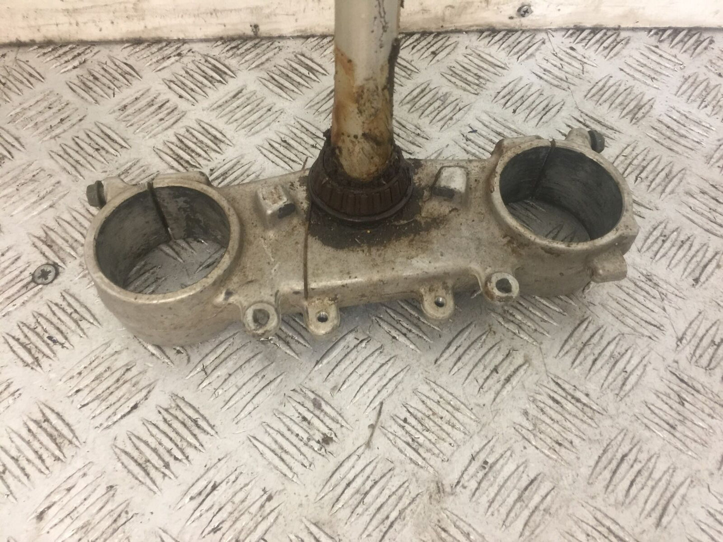 YAMAHA YZF250 YZF 250 BOTTOM YOKE  YEAR 2004 (STOCK 792)