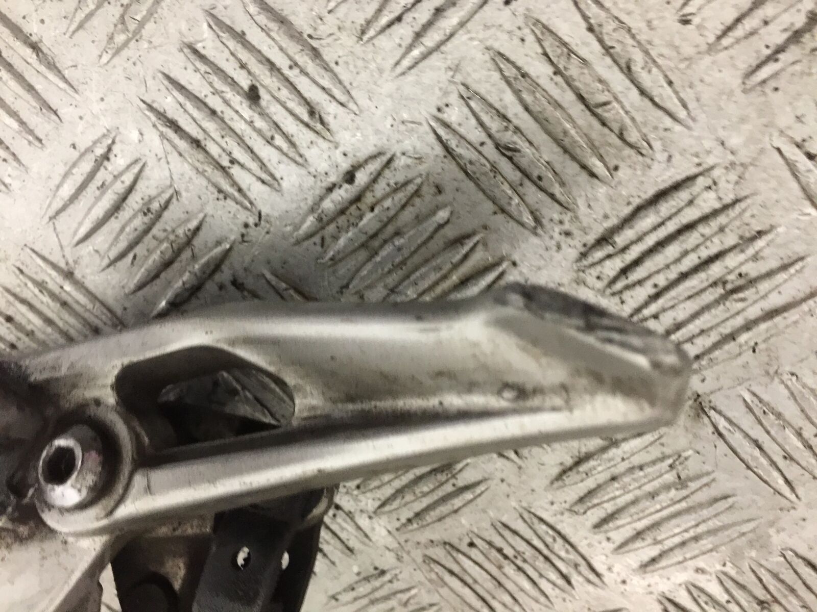 YAMAHA MT09 MT-09 FRONT RIGHT HANGER YEAR 2018 (STOCK 906)
