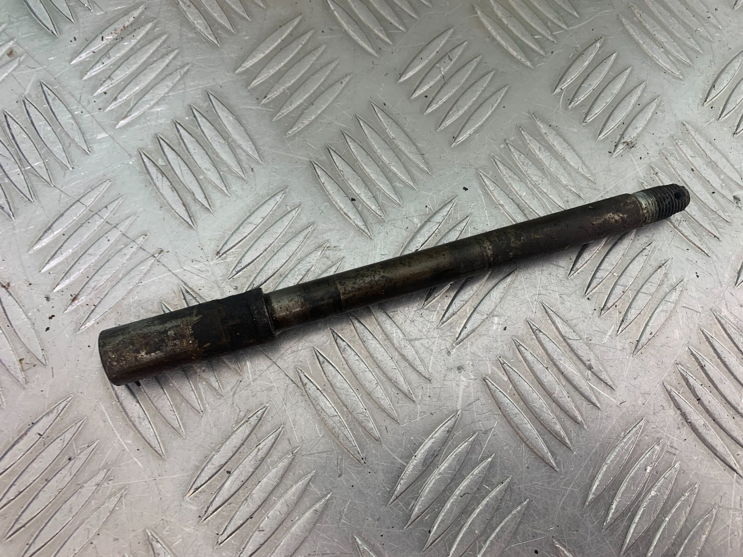 HONDA CX500 CX 500 FRONT WHEEL SPINDLE   YEAR 1978 1981 (CMB1137)