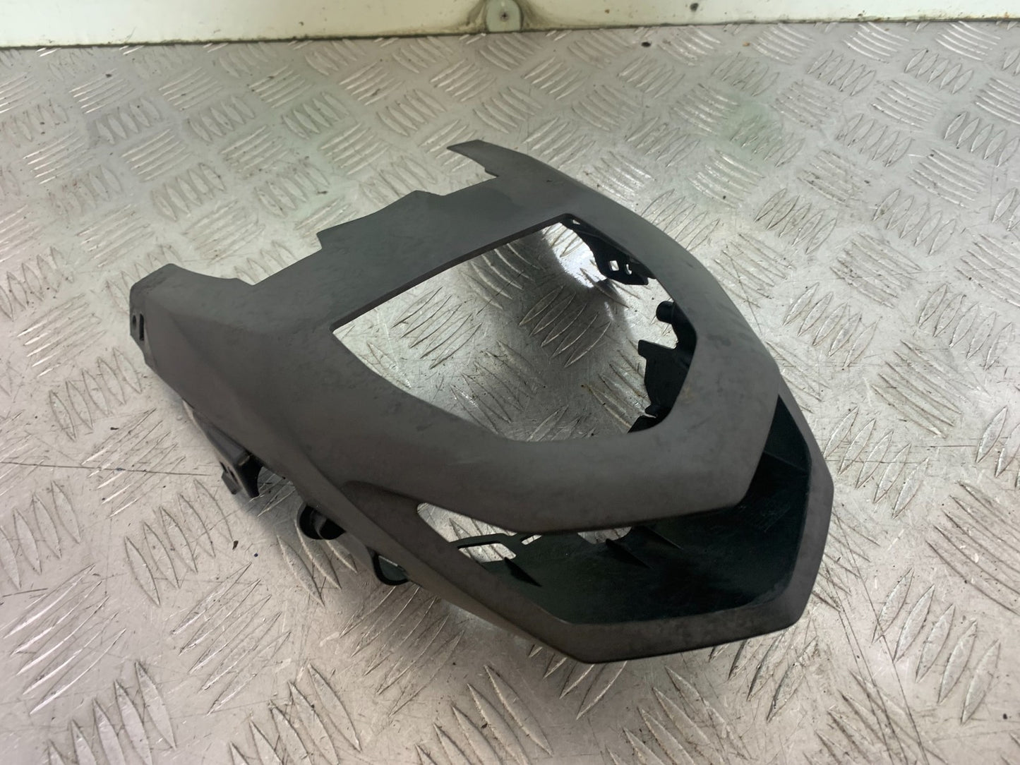 YAMAHA YS125 YS 125 REAR LIGHT SURROUND  YEAR 2017-2021 (CMB1321)