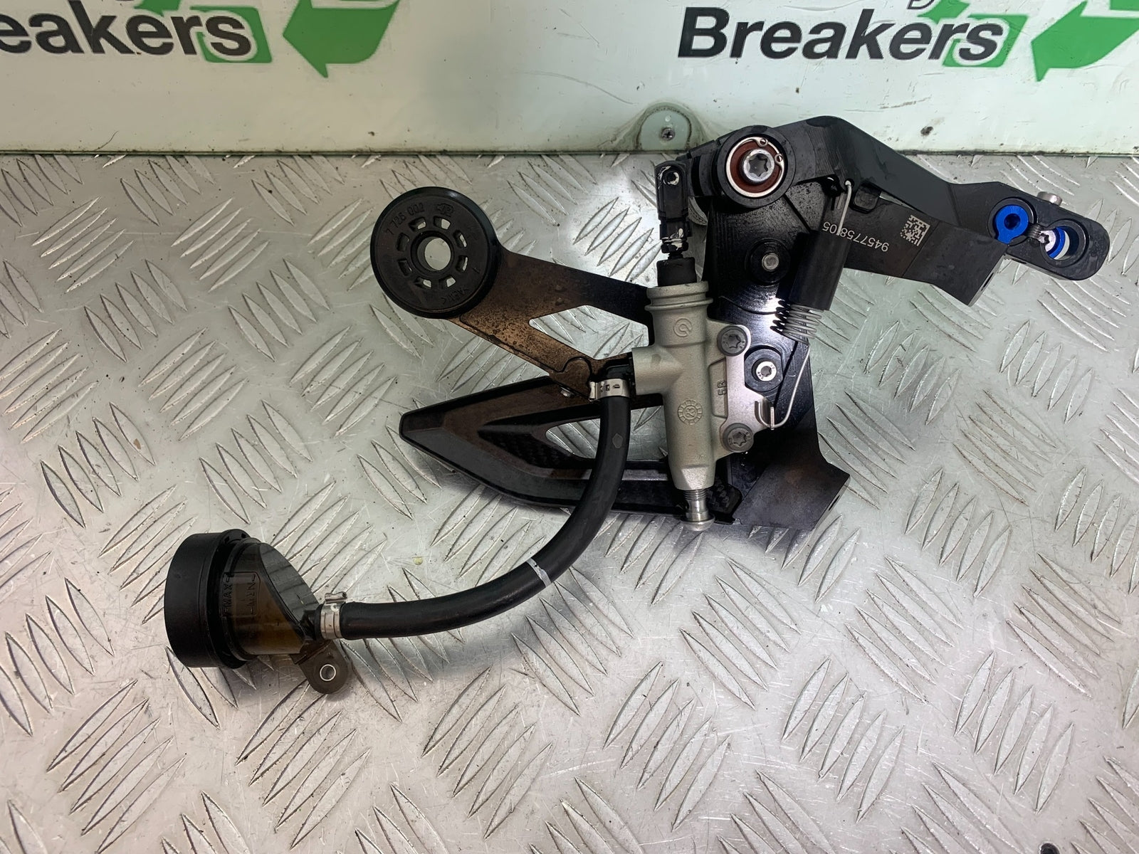 BMW M1000 R RIGHT FRONT HANGER HANGER YEAR 2023-2024 (CMB1140)