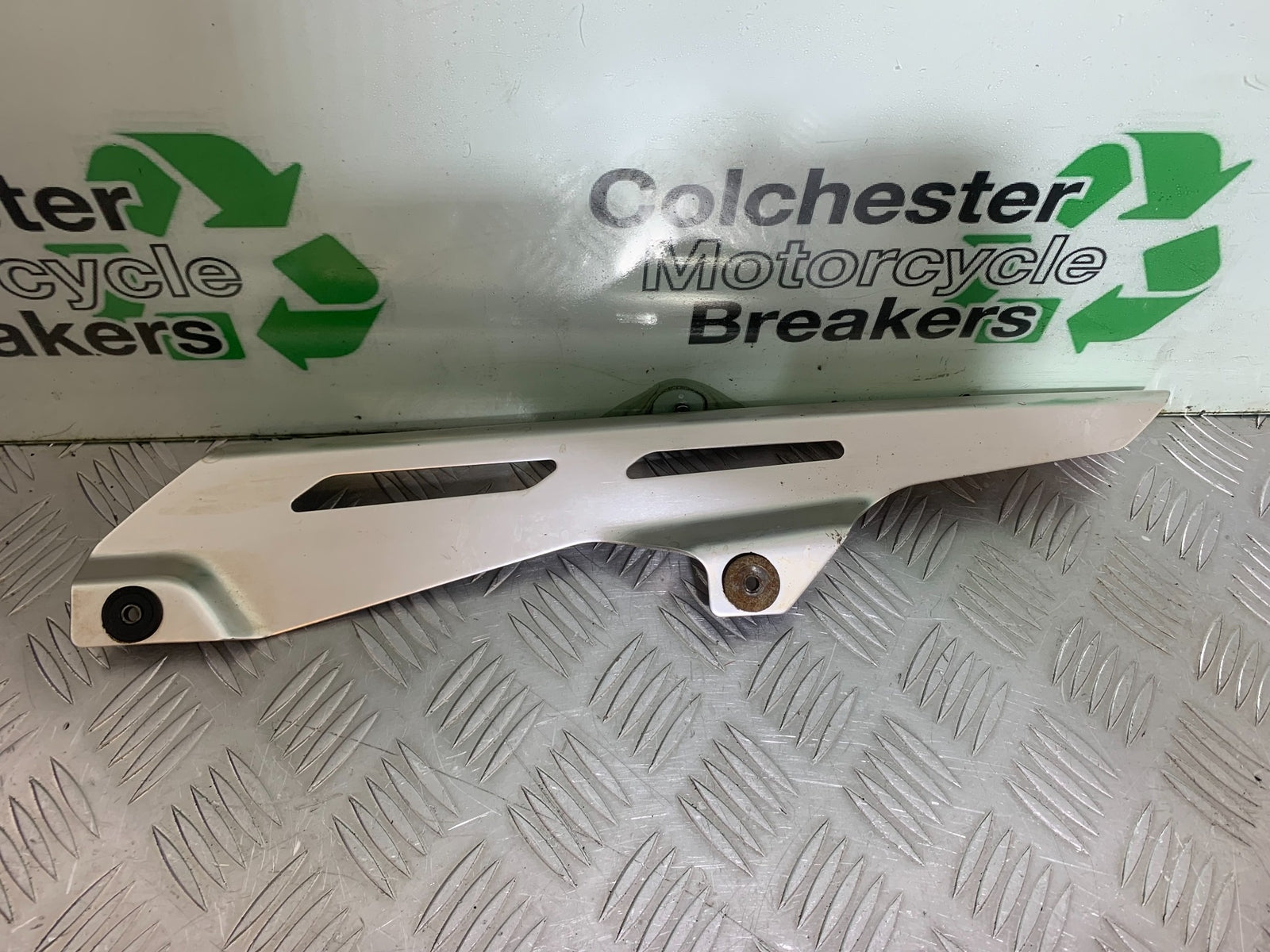 SUZUKI GSF1200  GSF 1200 BANDIT CHAIN GUARD YEAR 1997-2000 (CMB1149)