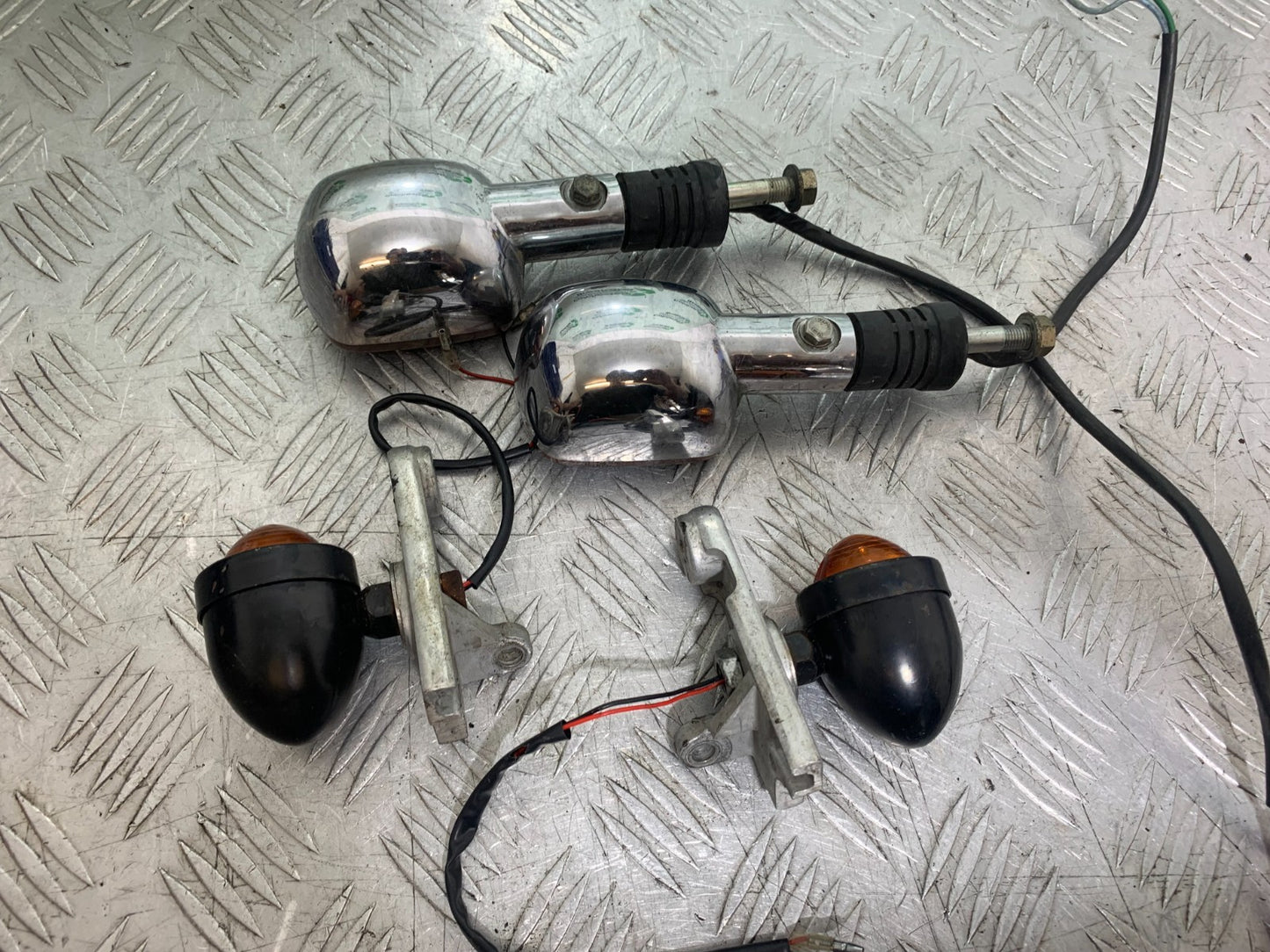 HONDA VT700 VT 700 SHADOW FRONT AND REAR INDICATORS  YEAR 1984-85 (CMB1328)
