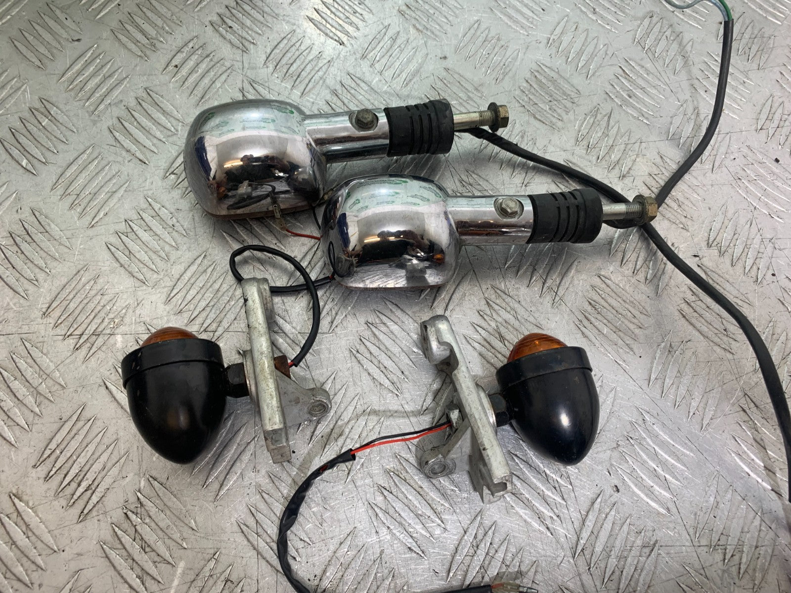 HONDA VT700 VT 700 SHADOW FRONT AND REAR INDICATORS  YEAR 1984-85 (CMB1328)