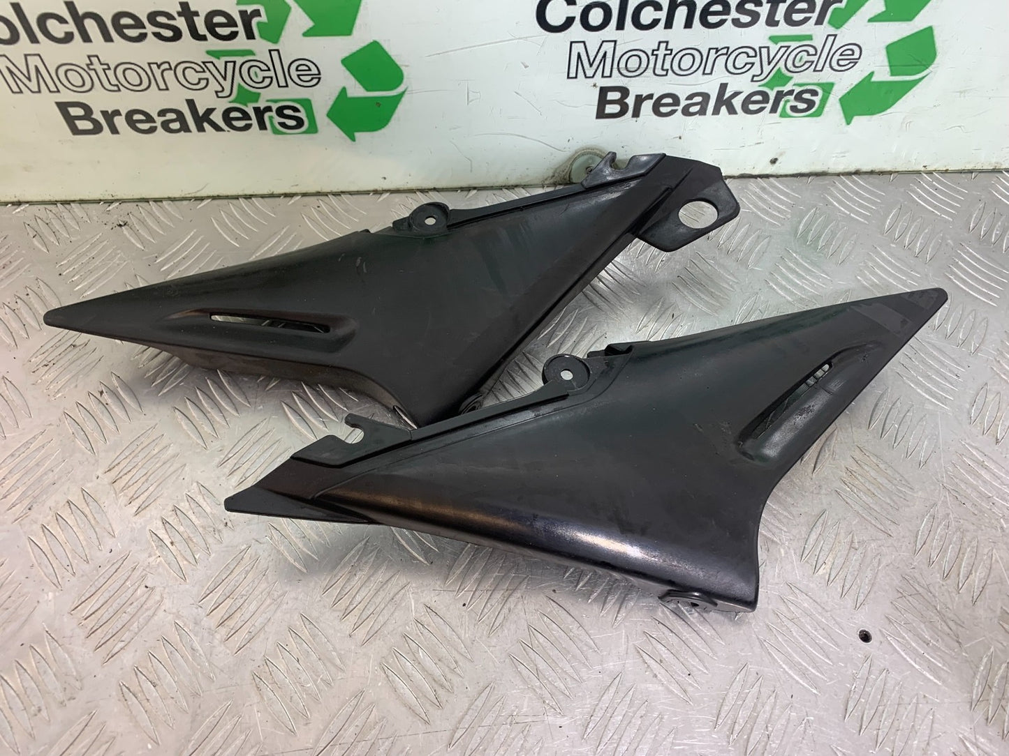 YAMAHA XJ600 XJ 600 DIVERSION LEFT & RIGHT SIDE INFILLS  1998-2000 (CMB1191)