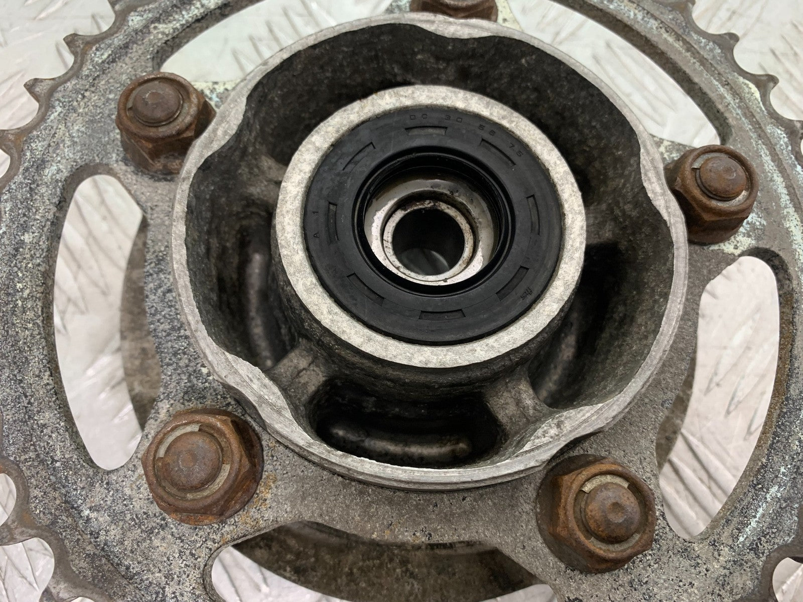 HONDA CB600 CB 600 HORNET SPROCKET CARRIER  YEAR 1998-2002 (CMB1297)