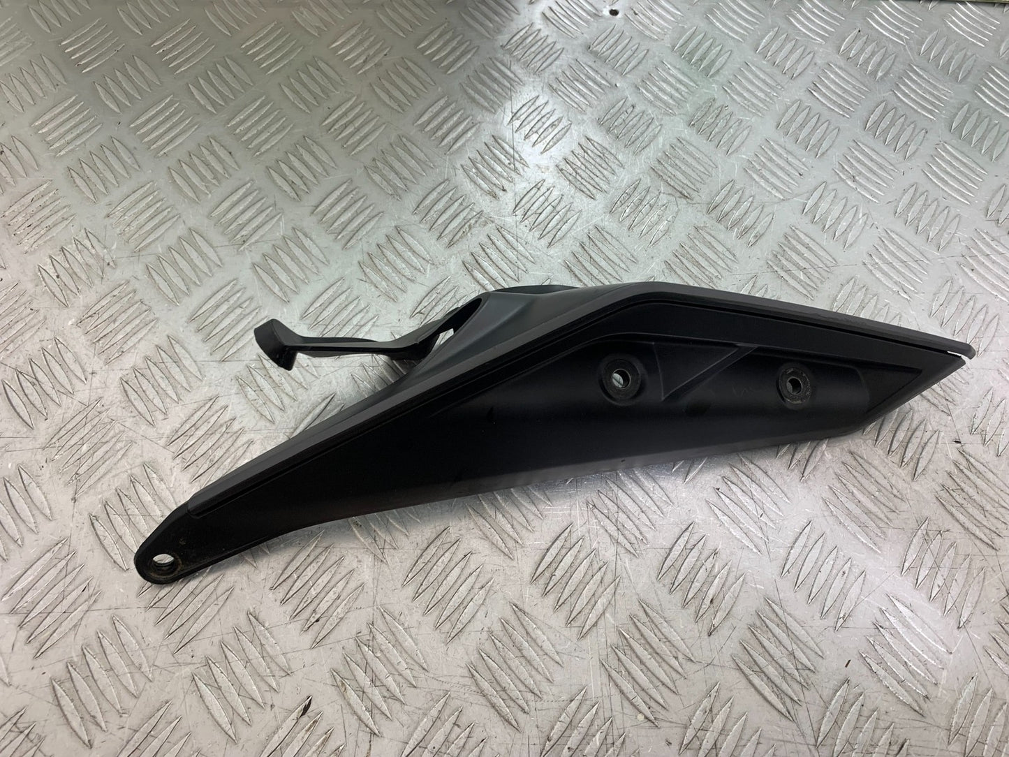 KTM DUKE 125 LEFT SEAT PANEL YEAR 2017-2022 (CMB1274)