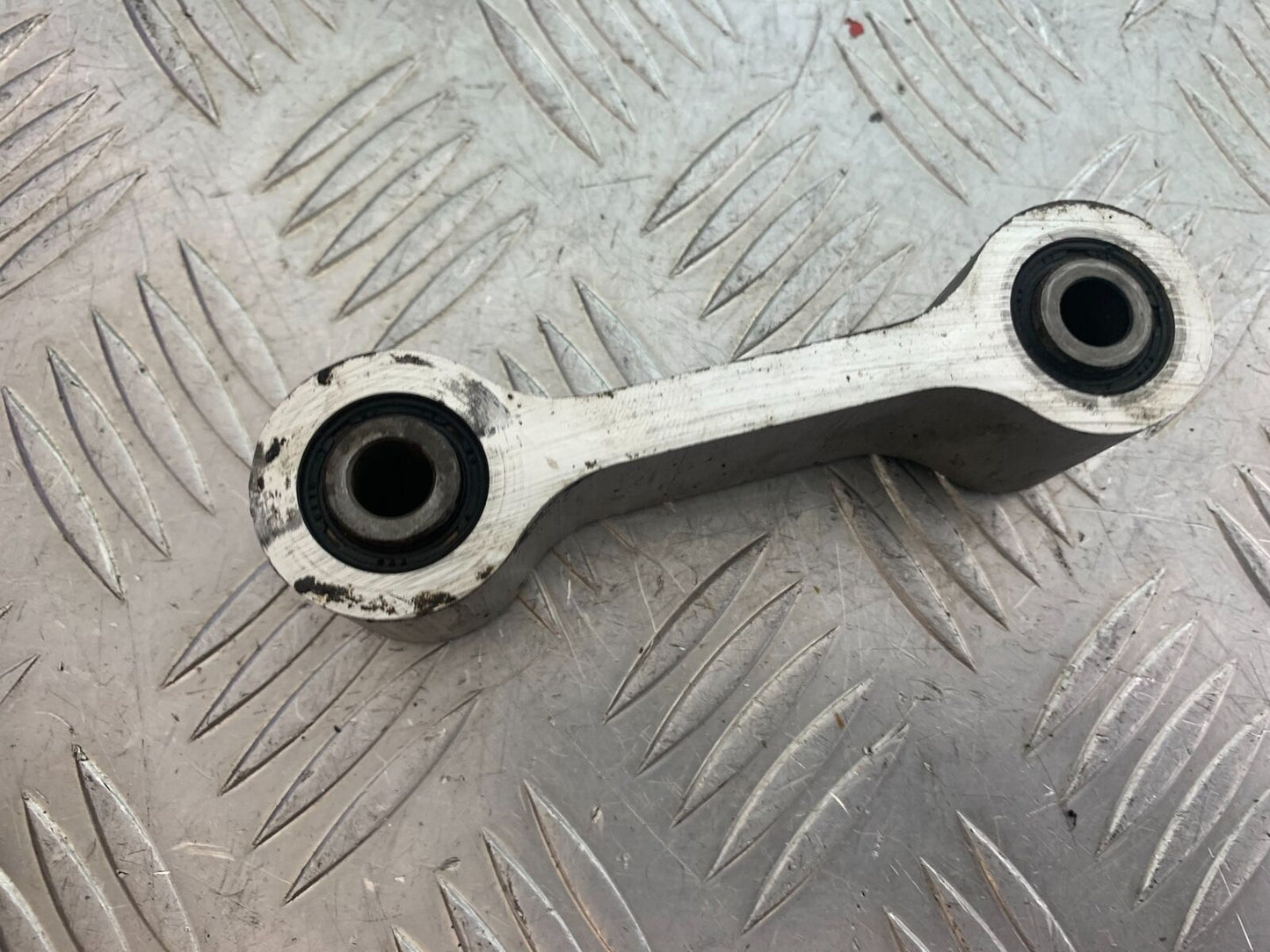 TRIUMPH 955i SPRINT ST SHOCK LINKAGE  YEAR 1999-2004 (CMB1124)