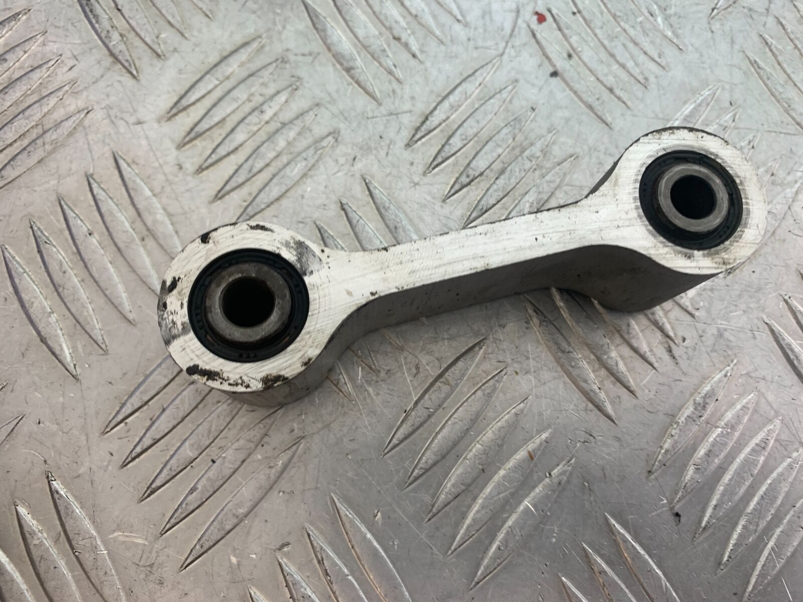 TRIUMPH 955i SPRINT ST SHOCK LINKAGE  YEAR 1999-2004 (CMB1124)