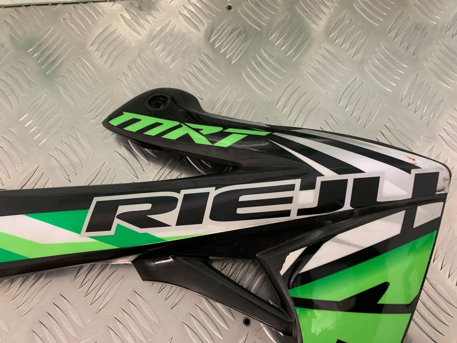 RIEJU 125 MARATHON SM PRO RIGHT TANK PANEL YEAR 2015(STOCK 938)