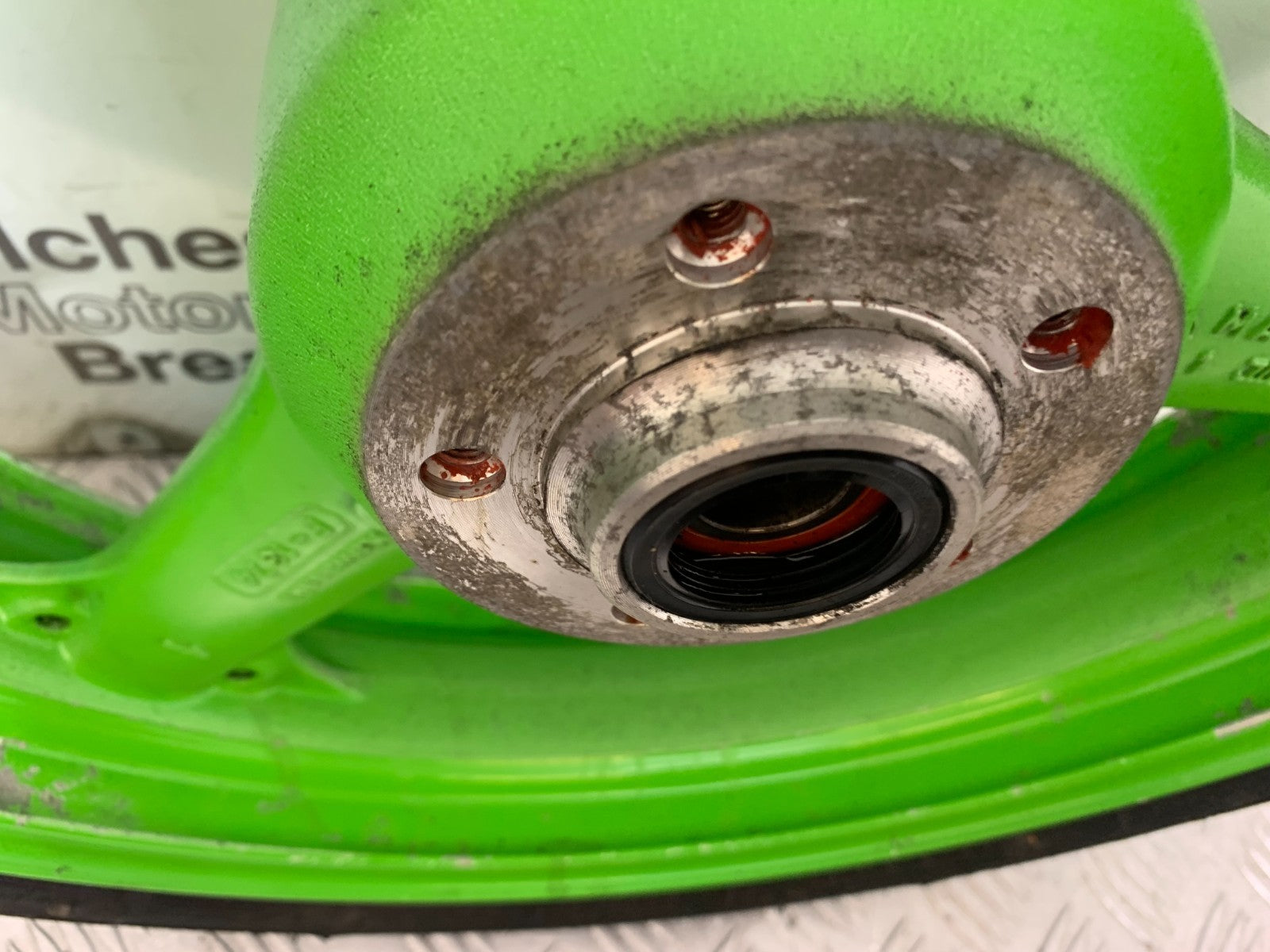 KAWASAKI ZX9R ZX9 R FRONT WHEEL  YEAR 1998-1999 (CMB1329)